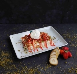 BEYAZ ÇİKOLATALI WAFFLE